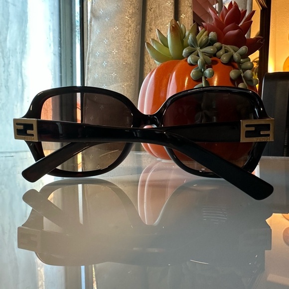 Fendi Italy UV Protection Black Sunglasses FS5227 Oversized Sunglasses - Picture 4 of 16